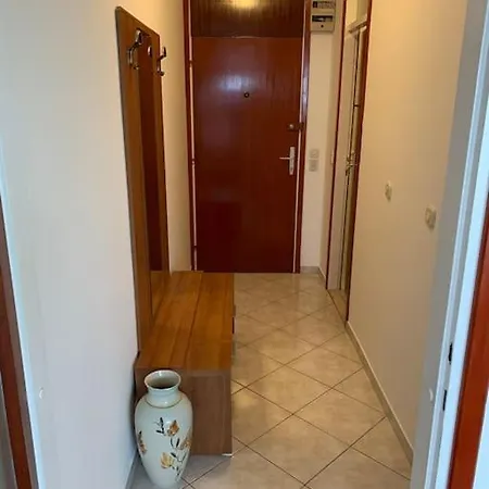 With Parking Space * Σπλιτ